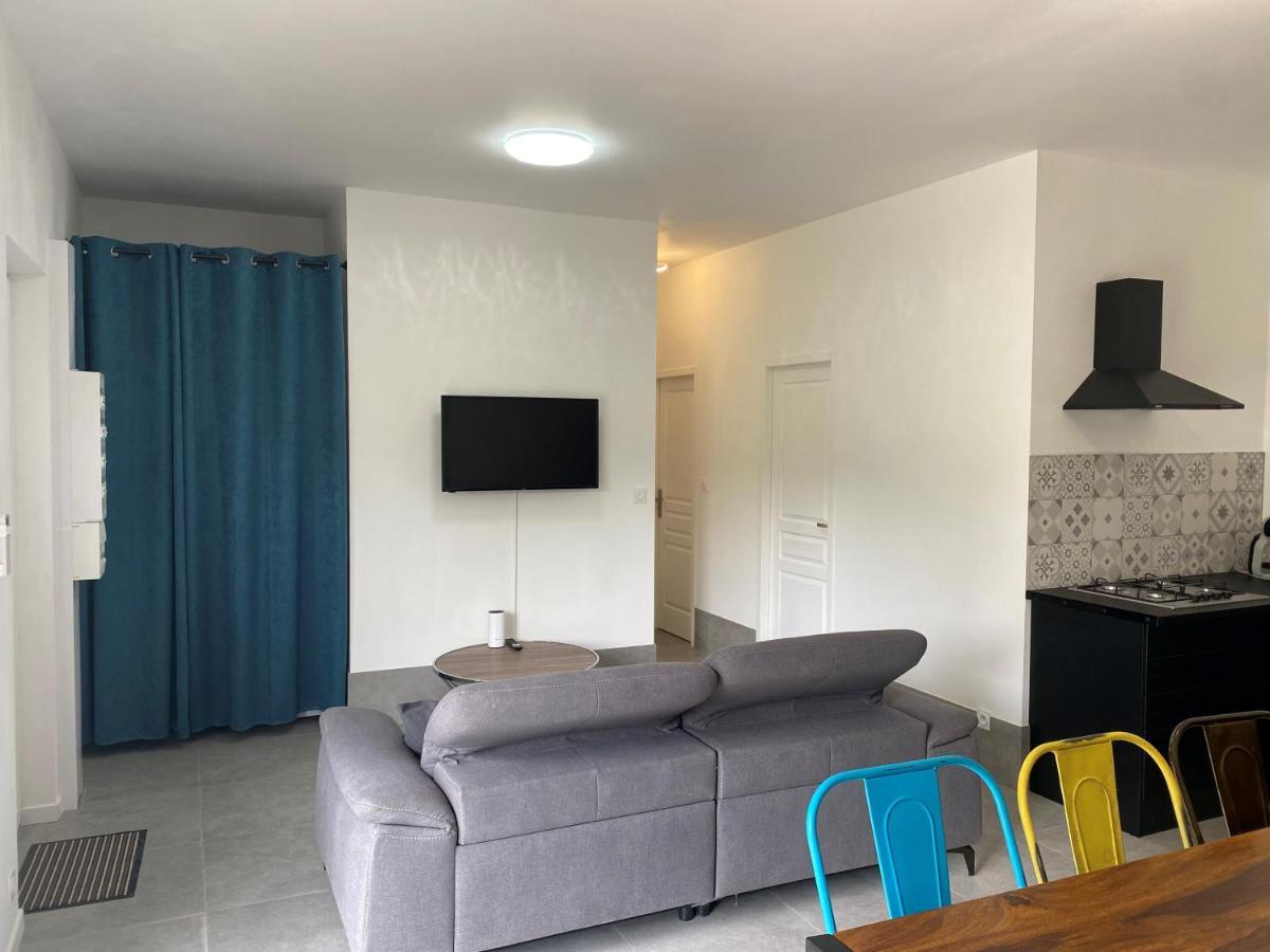 Logis Dans Ancien Relais De Poste Apartment Saint Julien Les Rosiers Luaran gambar