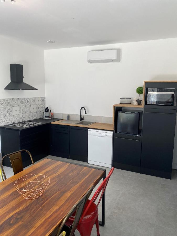 Logis Dans Ancien Relais De Poste Apartment Saint Julien Les Rosiers Luaran gambar