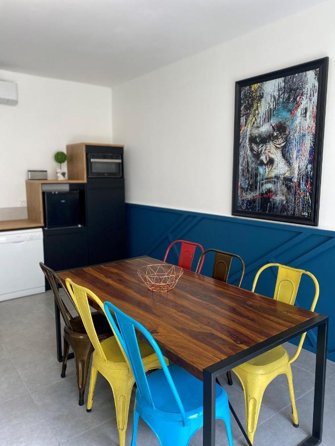 Logis Dans Ancien Relais De Poste Apartment Saint Julien Les Rosiers Luaran gambar