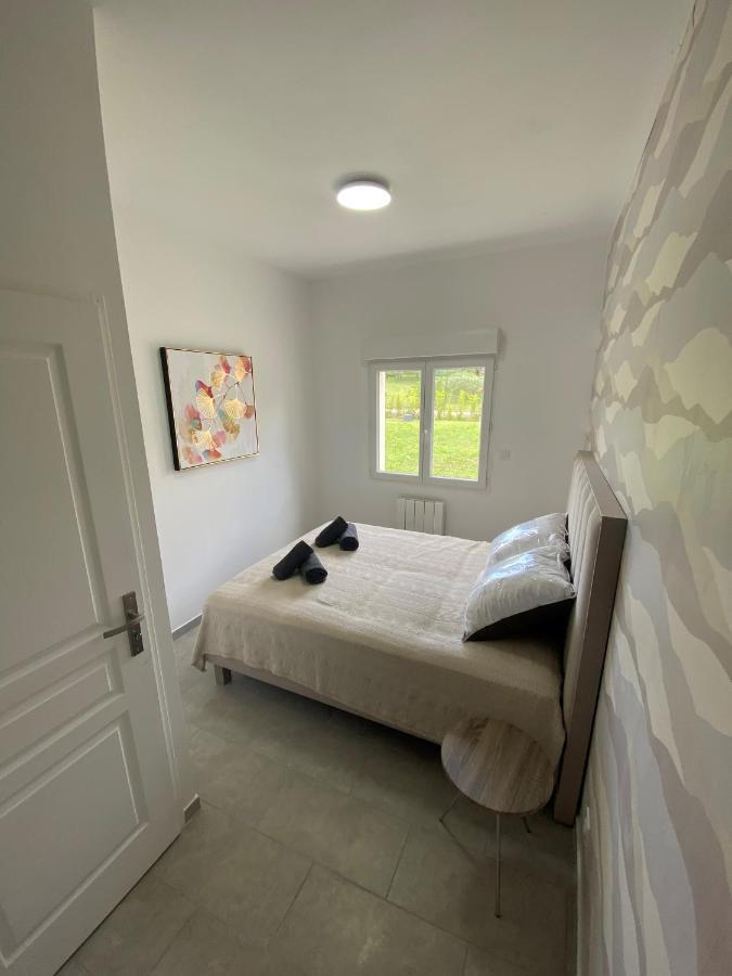 Logis Dans Ancien Relais De Poste Apartment Saint Julien Les Rosiers Luaran gambar