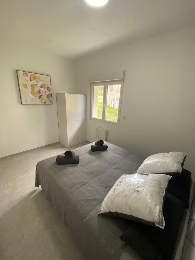 Logis Dans Ancien Relais De Poste Apartment Saint Julien Les Rosiers Luaran gambar