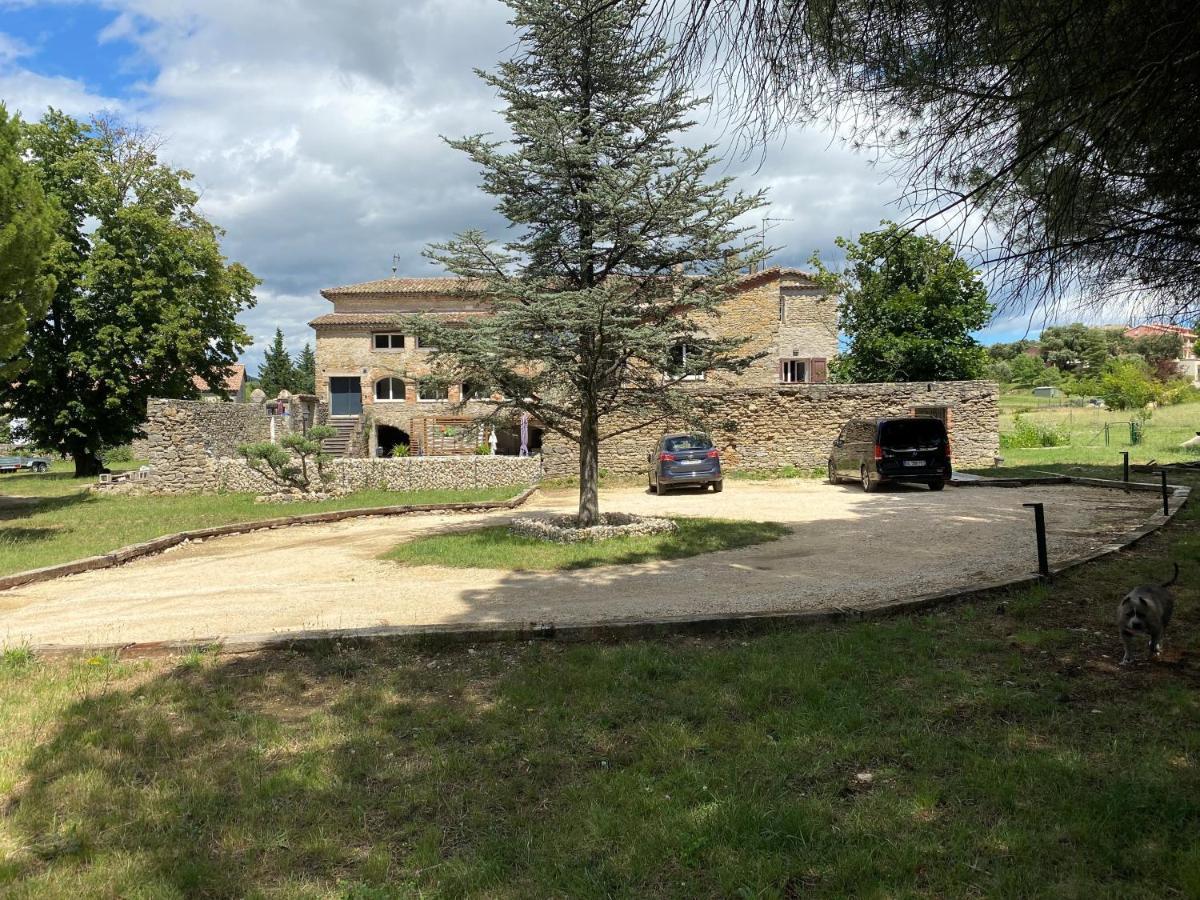 Logis Dans Ancien Relais De Poste Apartment Saint Julien Les Rosiers Luaran gambar