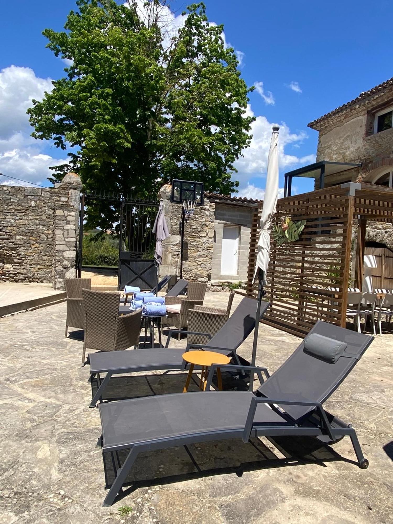 Logis Dans Ancien Relais De Poste Apartment Saint Julien Les Rosiers Luaran gambar