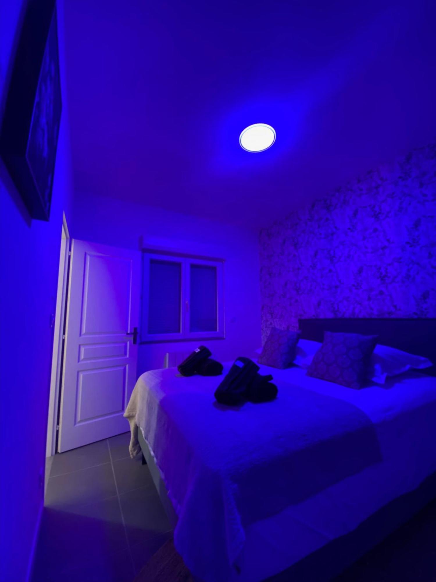Logis Dans Ancien Relais De Poste Apartment Saint Julien Les Rosiers Luaran gambar
